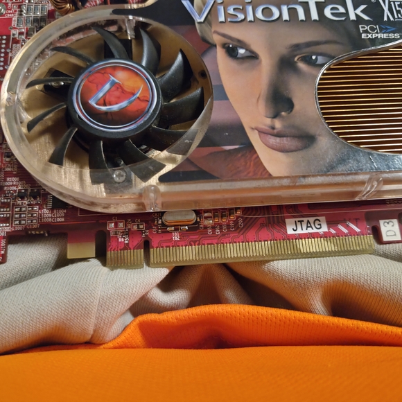 2000s VisionTek Radeon X1550 256MB PCIe #VT-X1550256PCIe 400166 Graphics Card - Picture 4 of 8